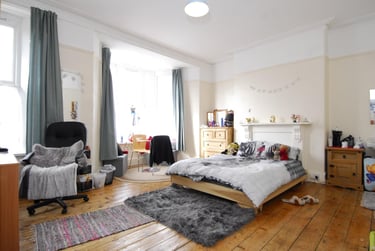 4 bed house, Baring Street, Greenbank, Plymouth, PL48NF - Image 1